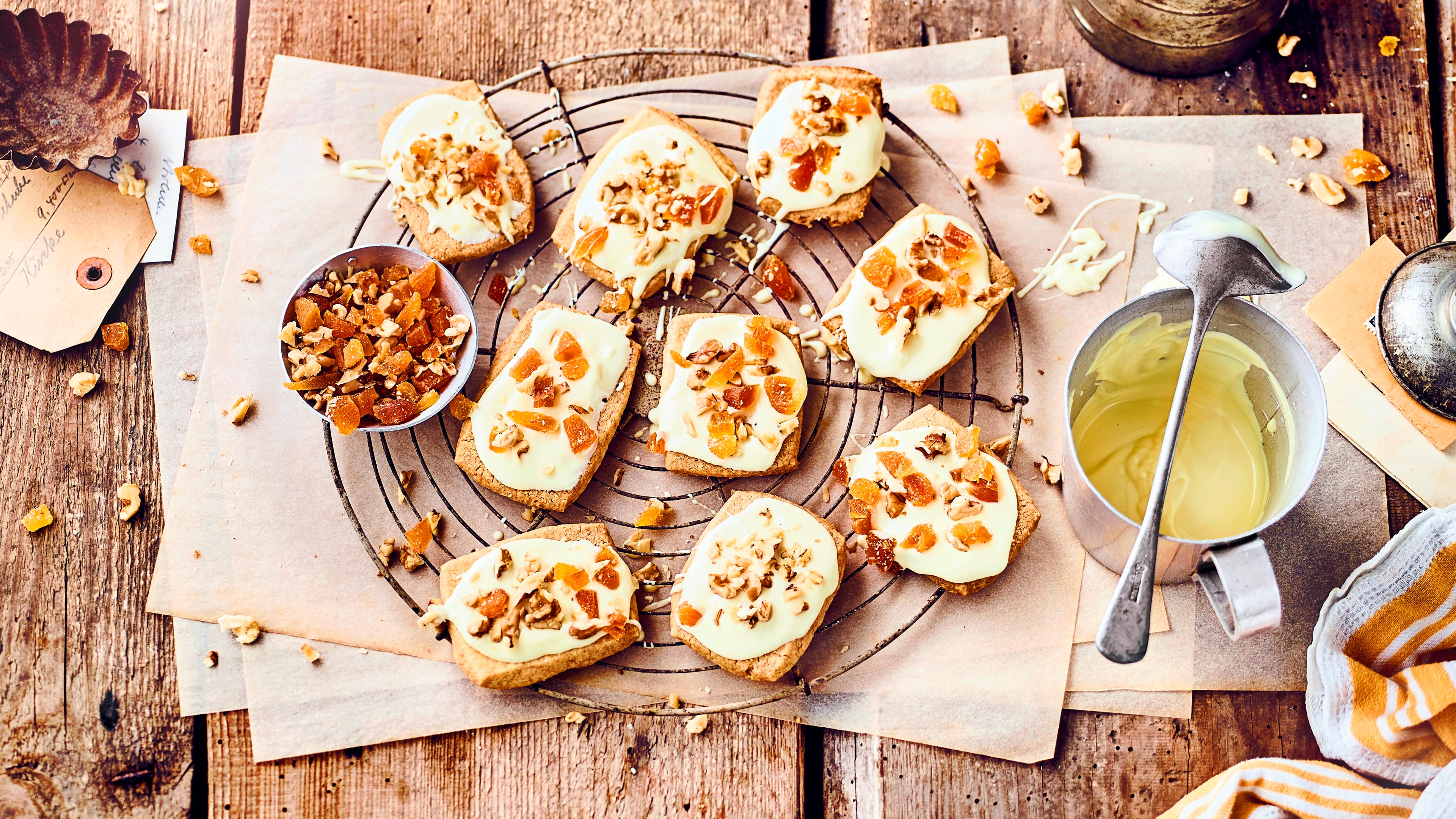 Shortbread Mit unserem Rezept gelingen Ihnen die typisch englischen Gebäckstücke auf Anhieb. Probieren Sie Shortbread in einem Mantel aus weißer Schokolade.