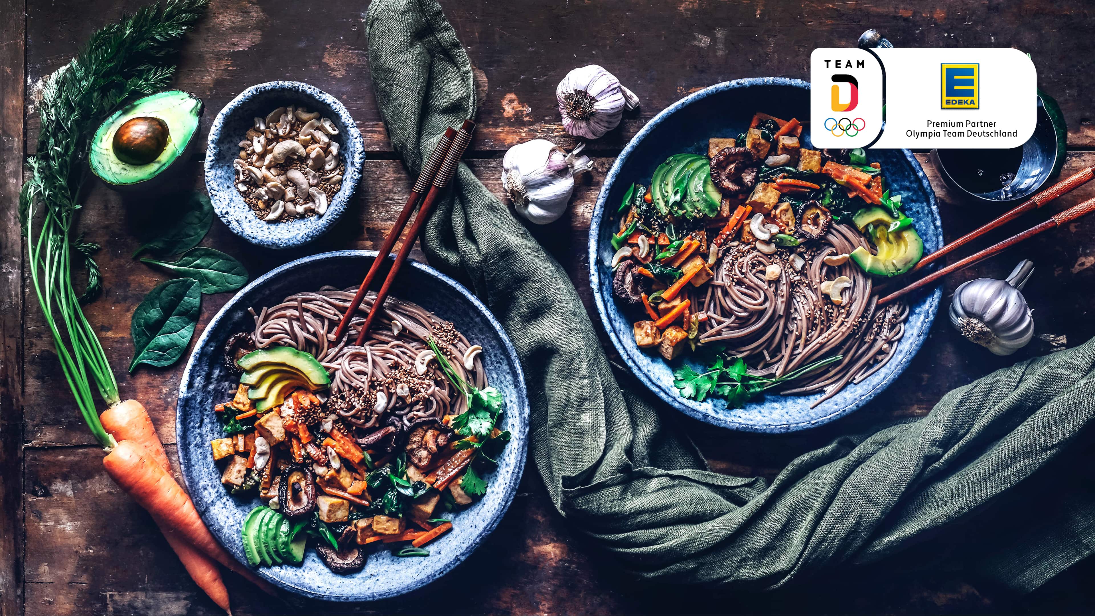 Japanische Soba Nudeln sind kalorienärmer als herkömmliche Pasta und mit viel Gemüse in Japan ein echter Klassiker!