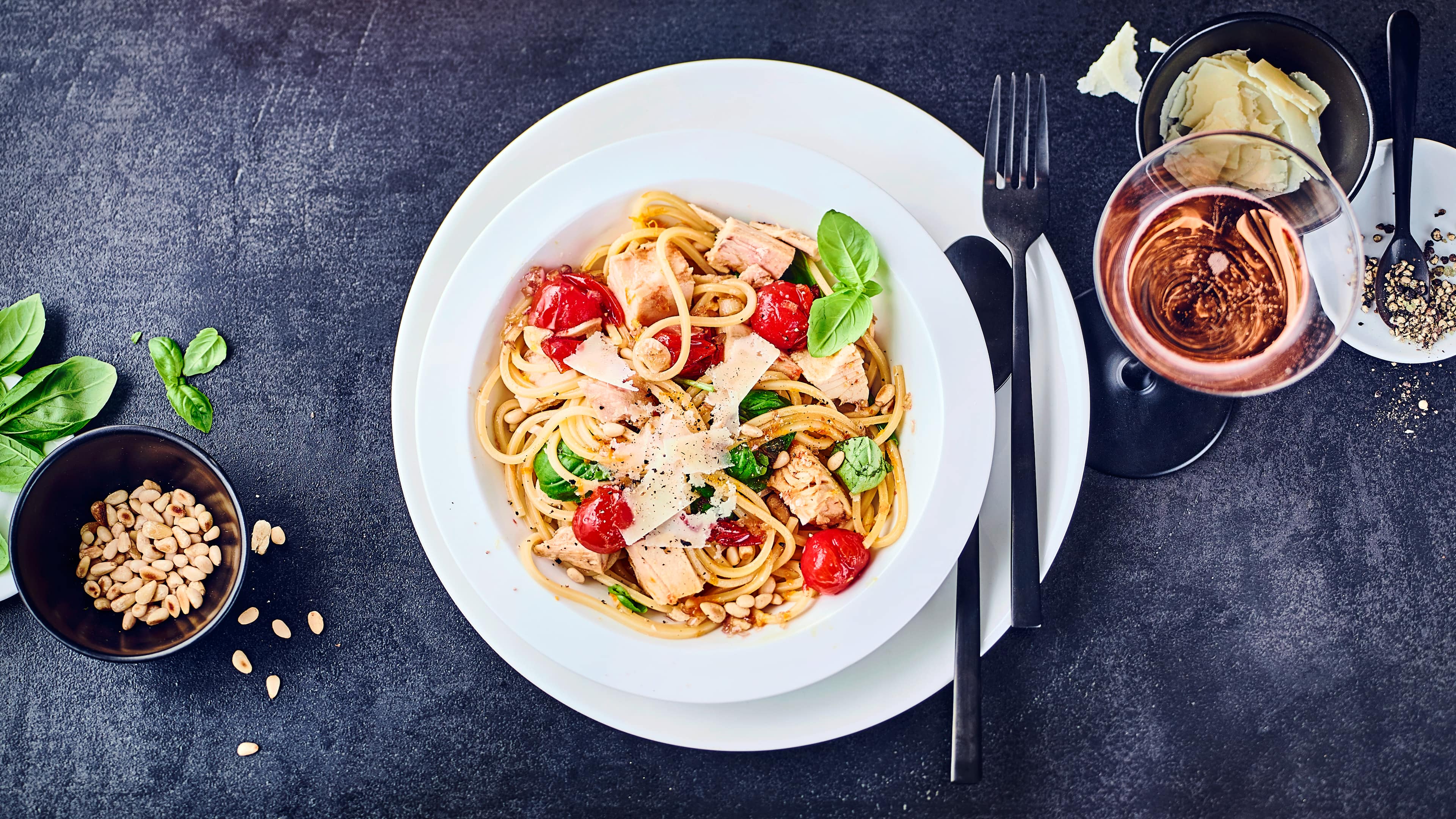 Spaghetti mit Thunfisch Ein festliches Menü zu Ostern gesucht? Probieren Sie doch einmal unsere Spaghetti mit Thunfisch - schnell und einfach zubereitet und ein wirklicher Genuss!
