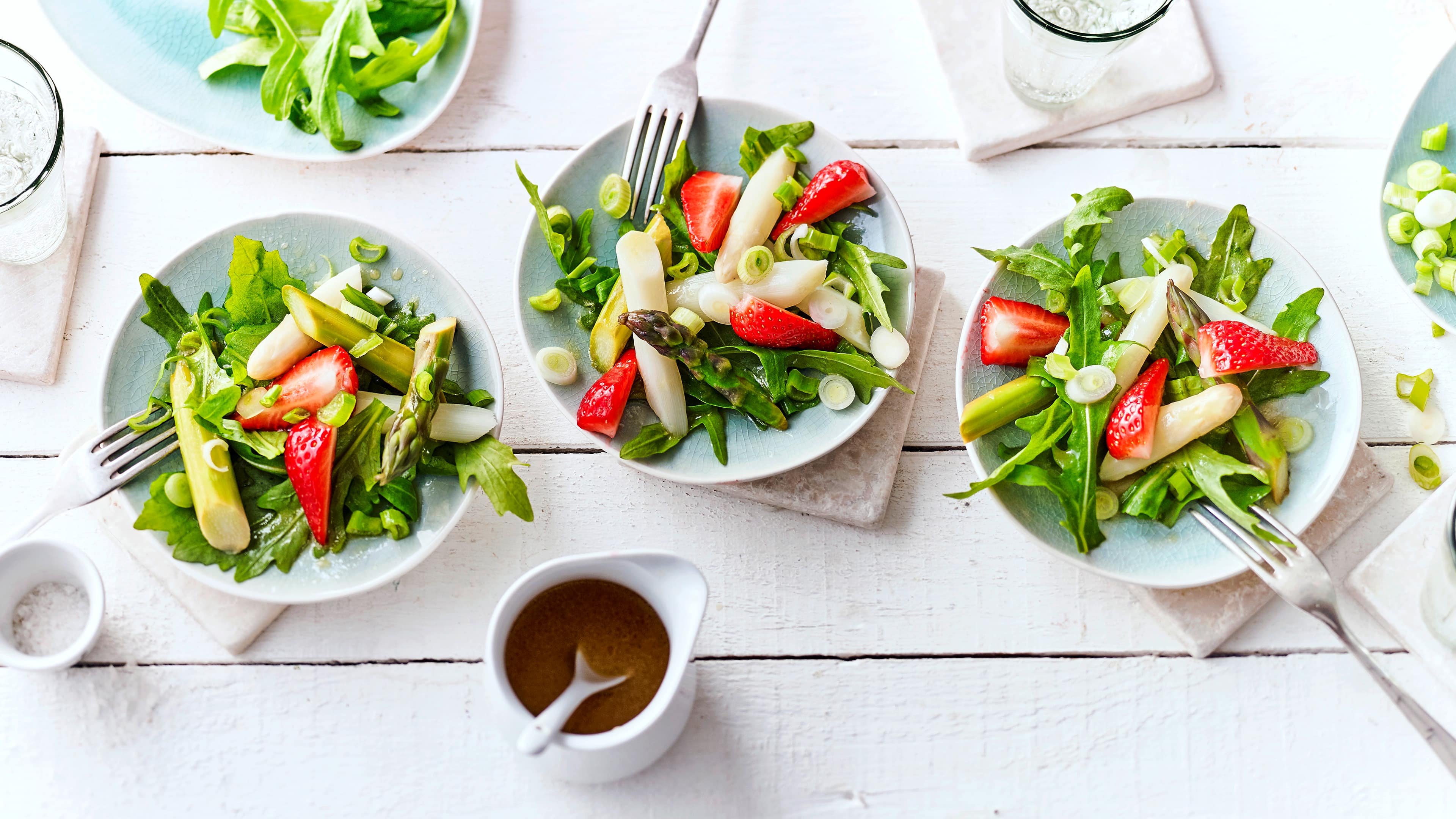 Spargelsalat mit Erdbeeren Spargelsalat mit Erdbeeren