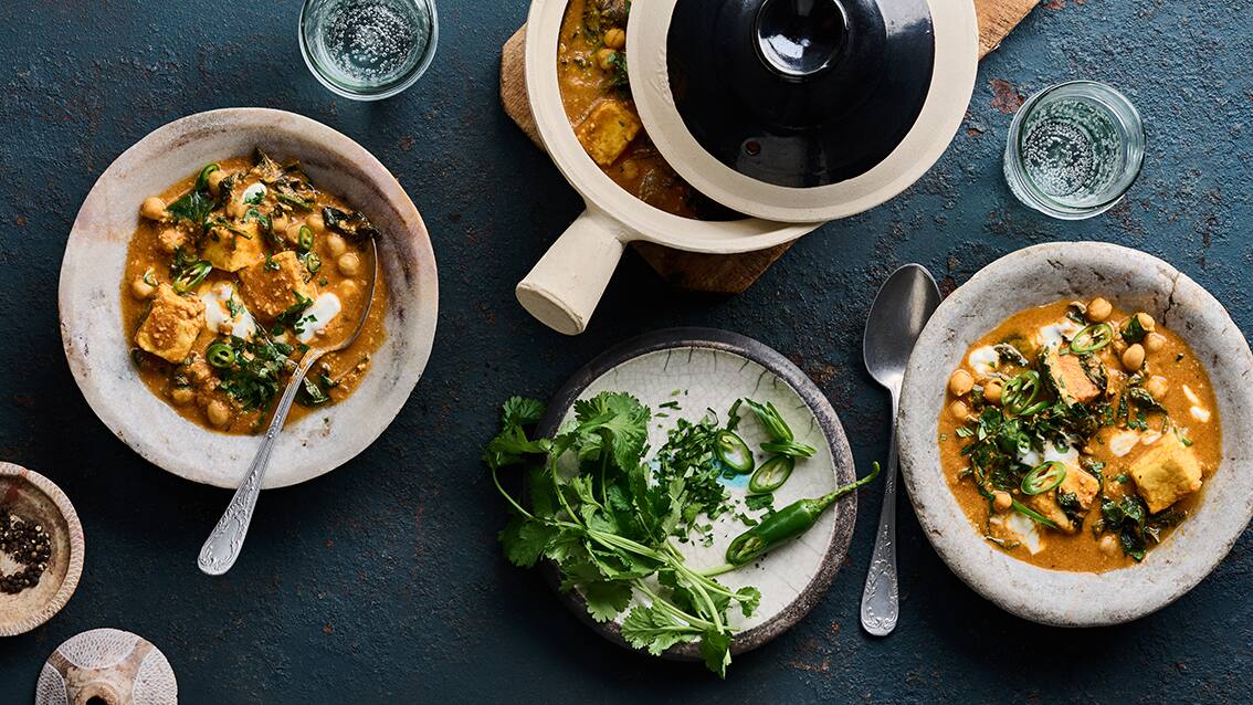 Spinat-Curry mit Kichererbsen, Paneer und Limetten