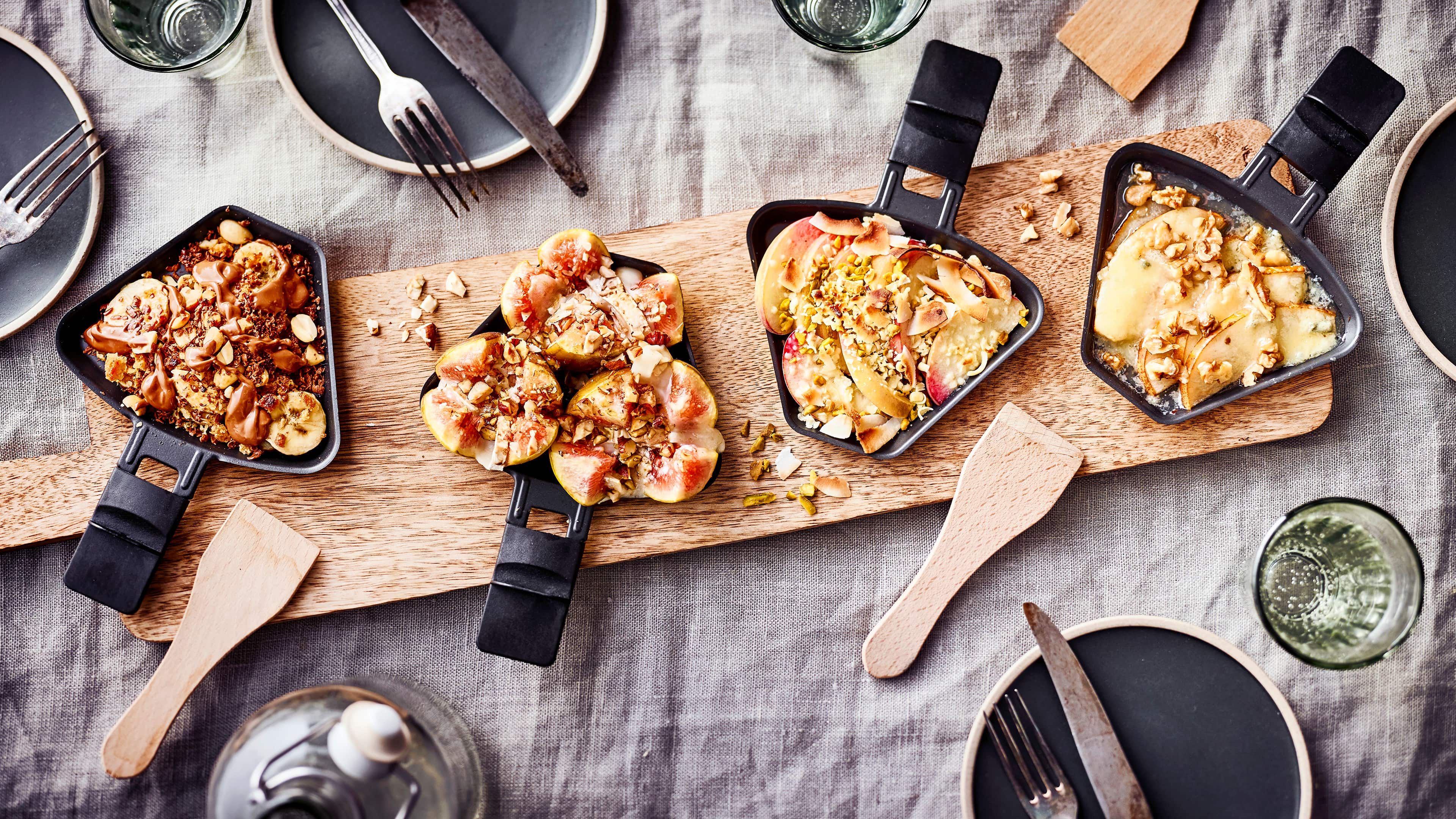Süßes Raclette Zu einem gelungenen Raclette-Abend benötigen Sie gar kein extra-Dessert - unsere süßen Raclette-Pfännchen sind wunderbar vielseitig, da ist für jeden Geschmack etwas dabei!