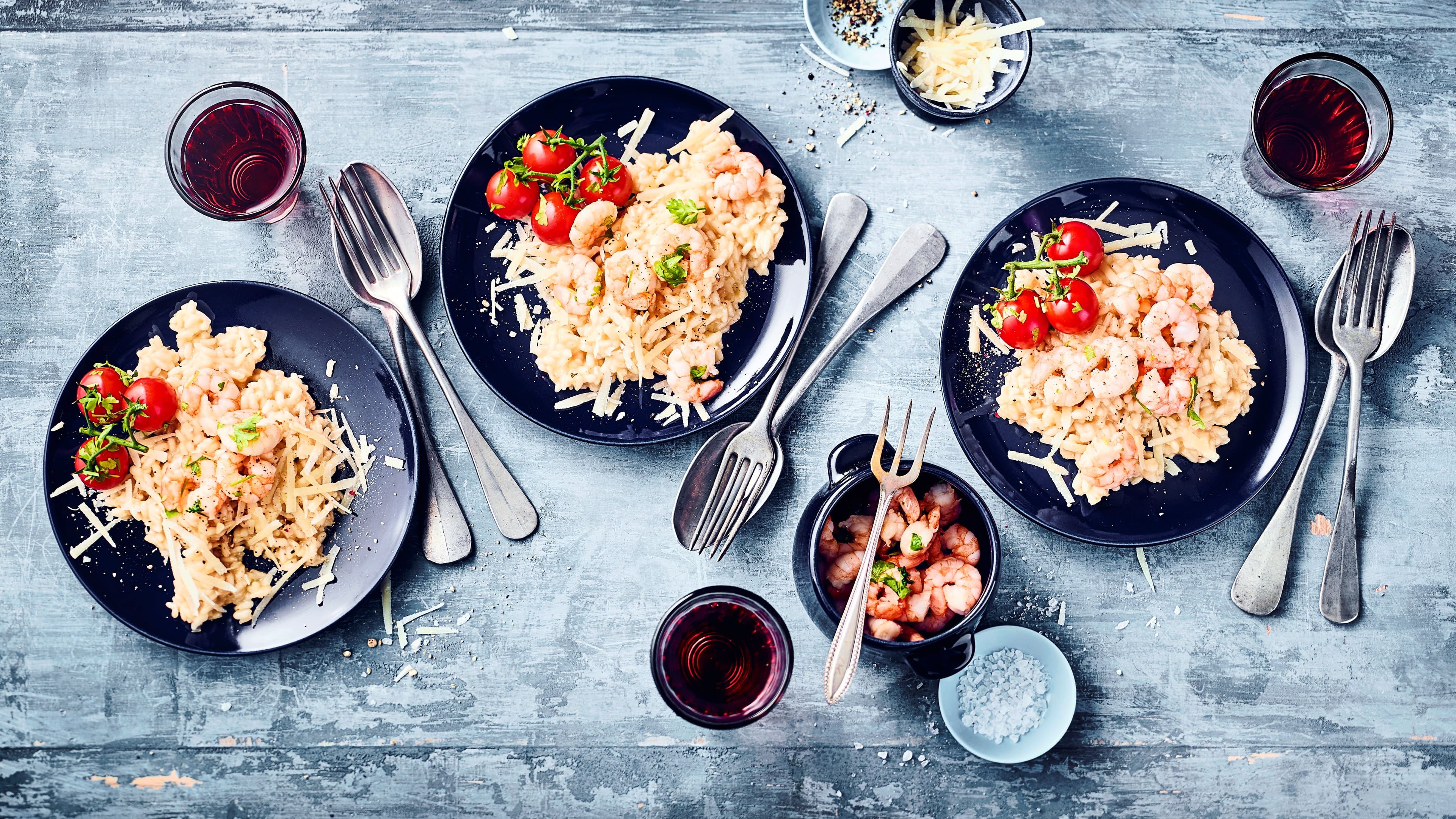 Thermomix® Parmesan Risotto Cremiger, italienischer Risotto, ohne dafür lange rührend am Herd stehen zu müssen: Bei unserem Thermomix®-Parmesan-Risotto übernimmt diese Aufgabe Ihr Thermomix®-Gerät.