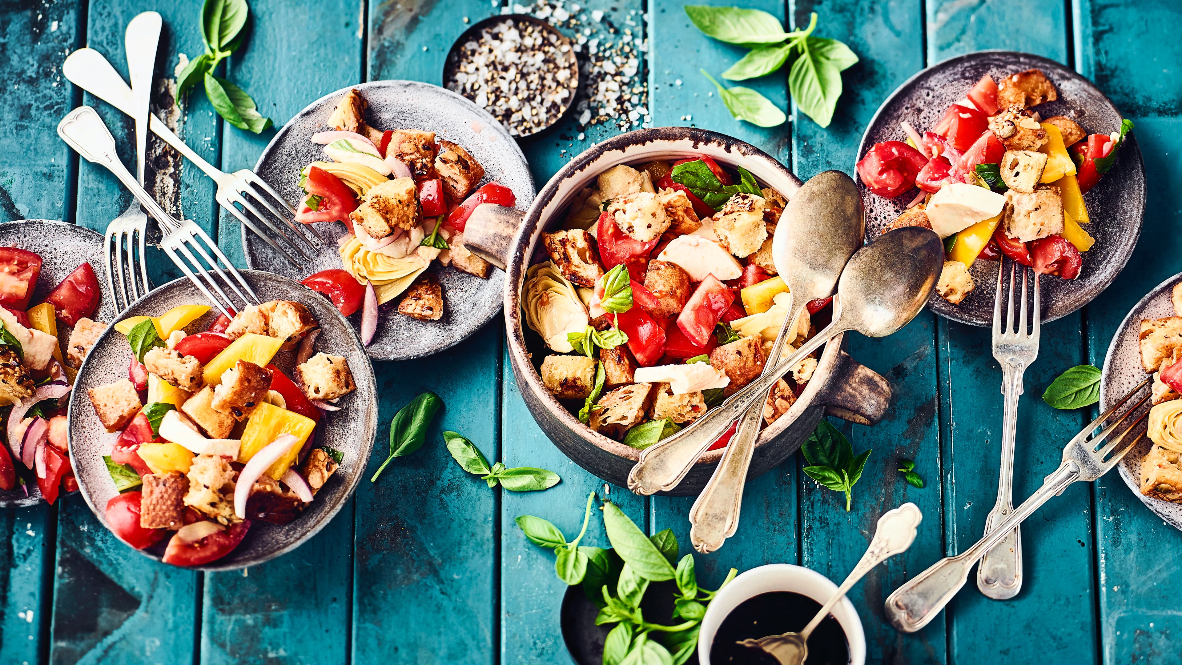 Tomaten-Paprika-Brot-Salat Tomaten-Paprika-Brot-Salat