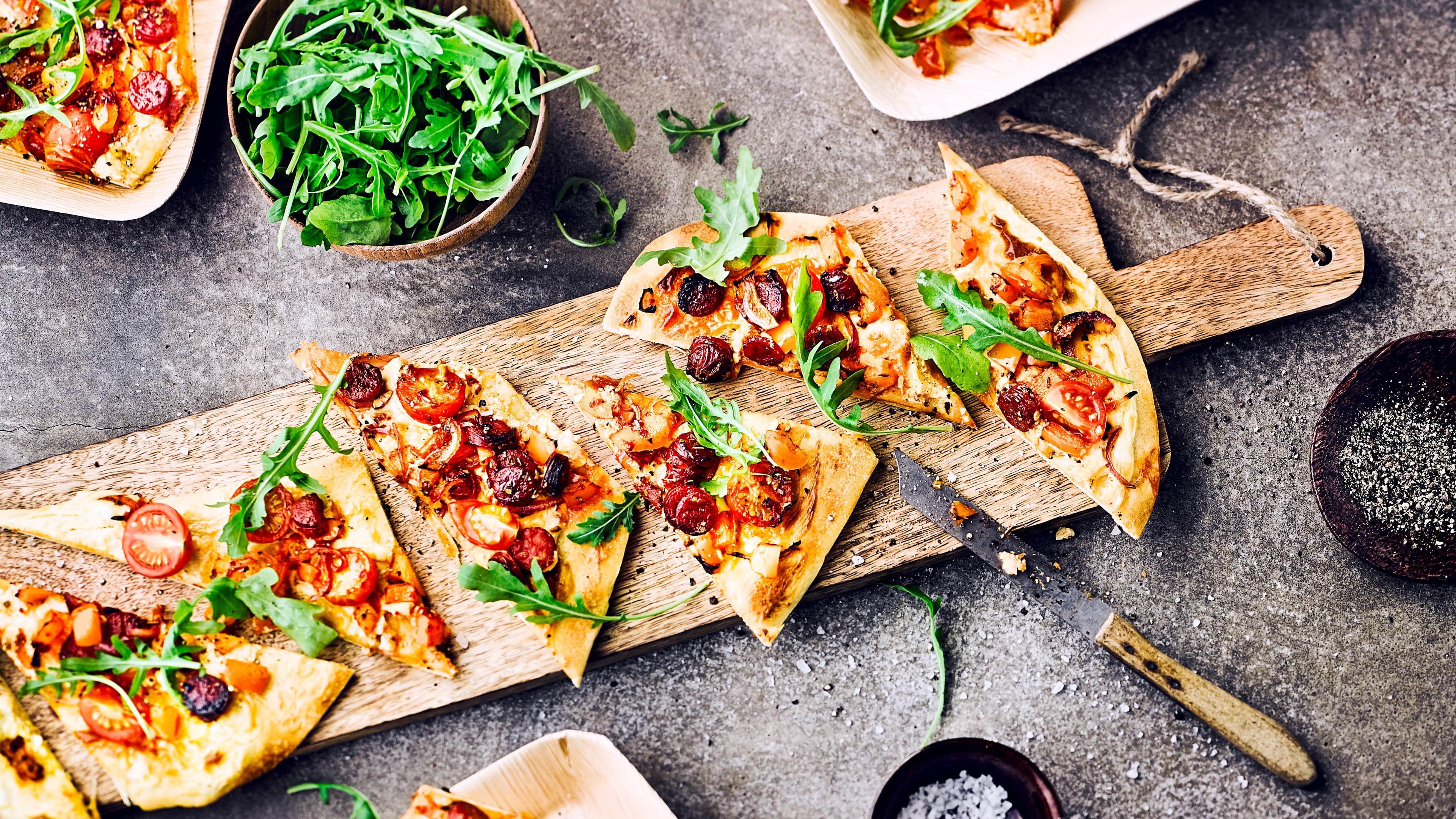 Tomaten-Pizza mit Rucola Tomaten-Pizza mit Rucola