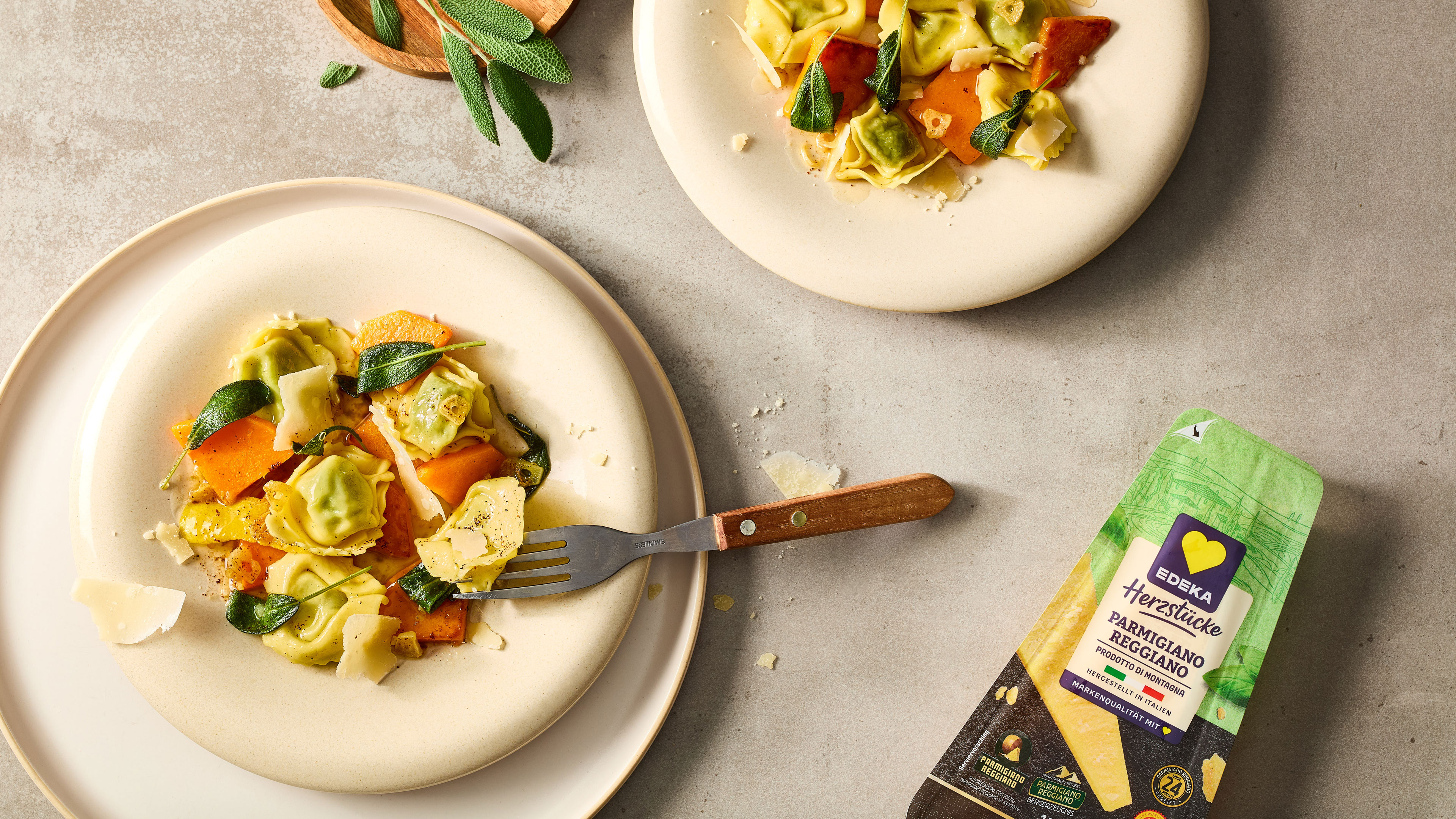 Entdecken Sie unser Rezept für Tortelloni mit Kürbis in Salbeibutter Tortelloni mit Kürbis in Salbeibutter