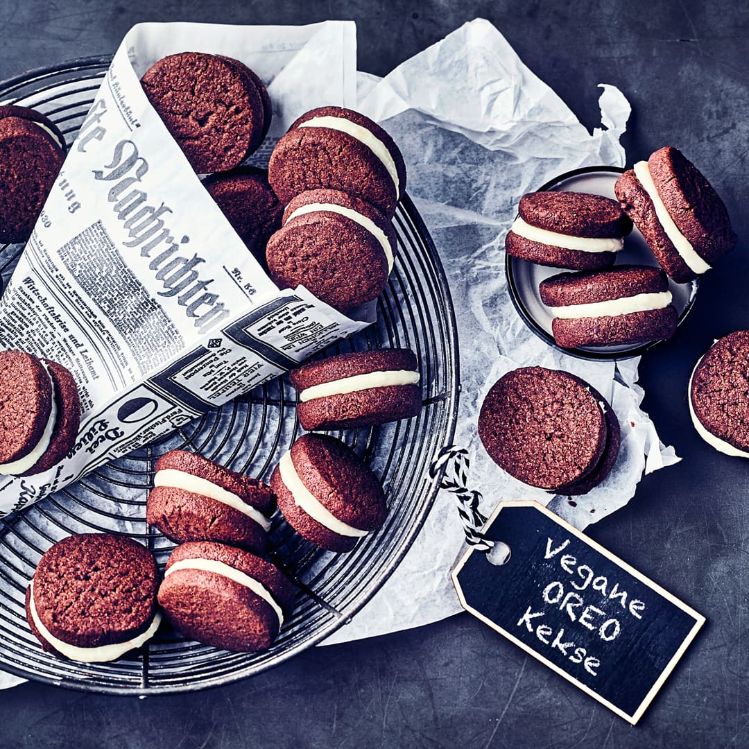 Oreo-Kekse selbermachen und das am liebsten vegan! Versuchen Sie doch mal unsere veganen Oreo-Kekse - ob zum Selberessen oder zum Verschenken – einfach ausprobieren!