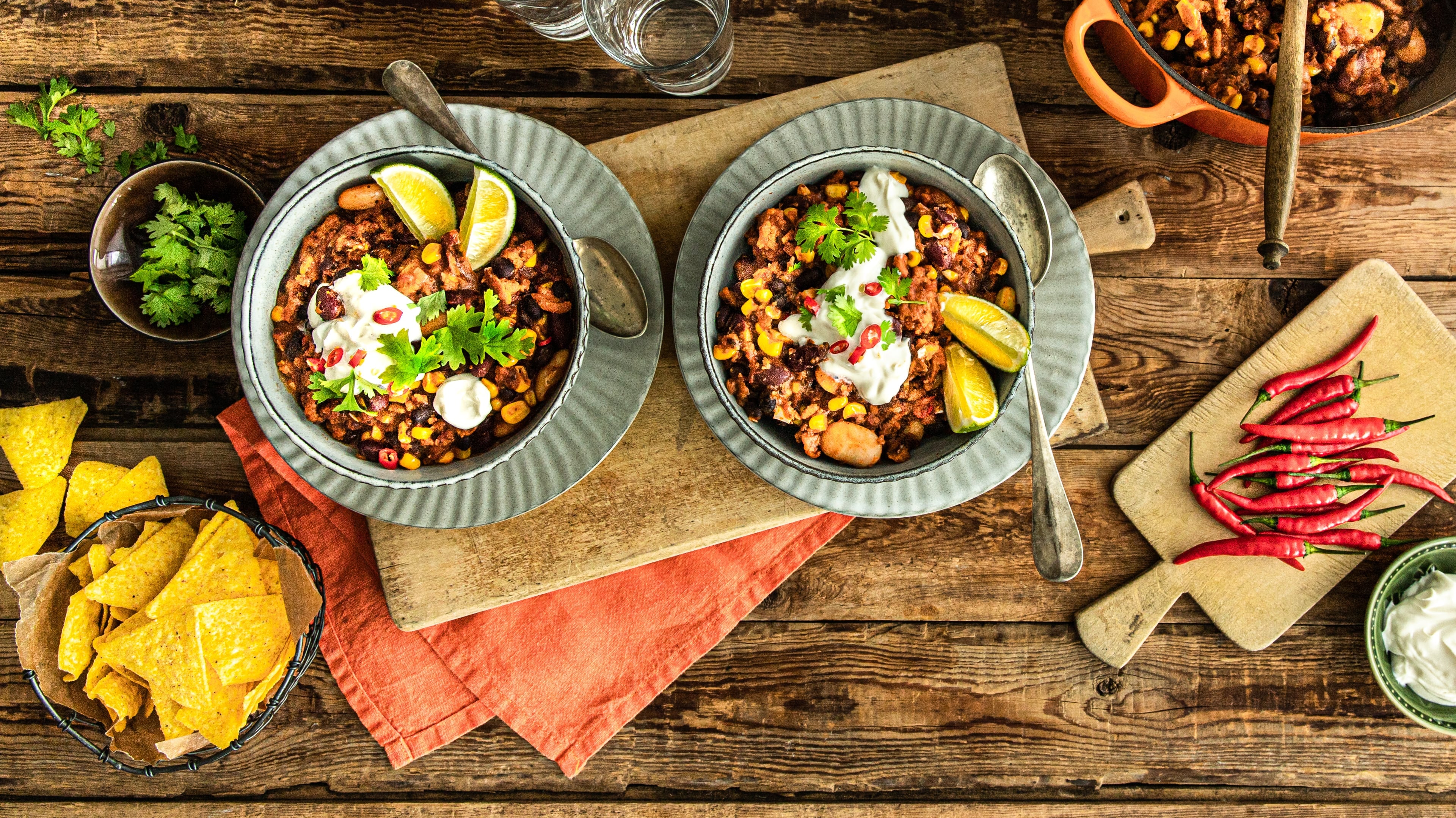 Veganes Chili Wer ein gutes Chili liebt aber auf tierische Produkte verzichten möchte, ist hier genau richtig: Unser veganes Chili mit Sojahack.