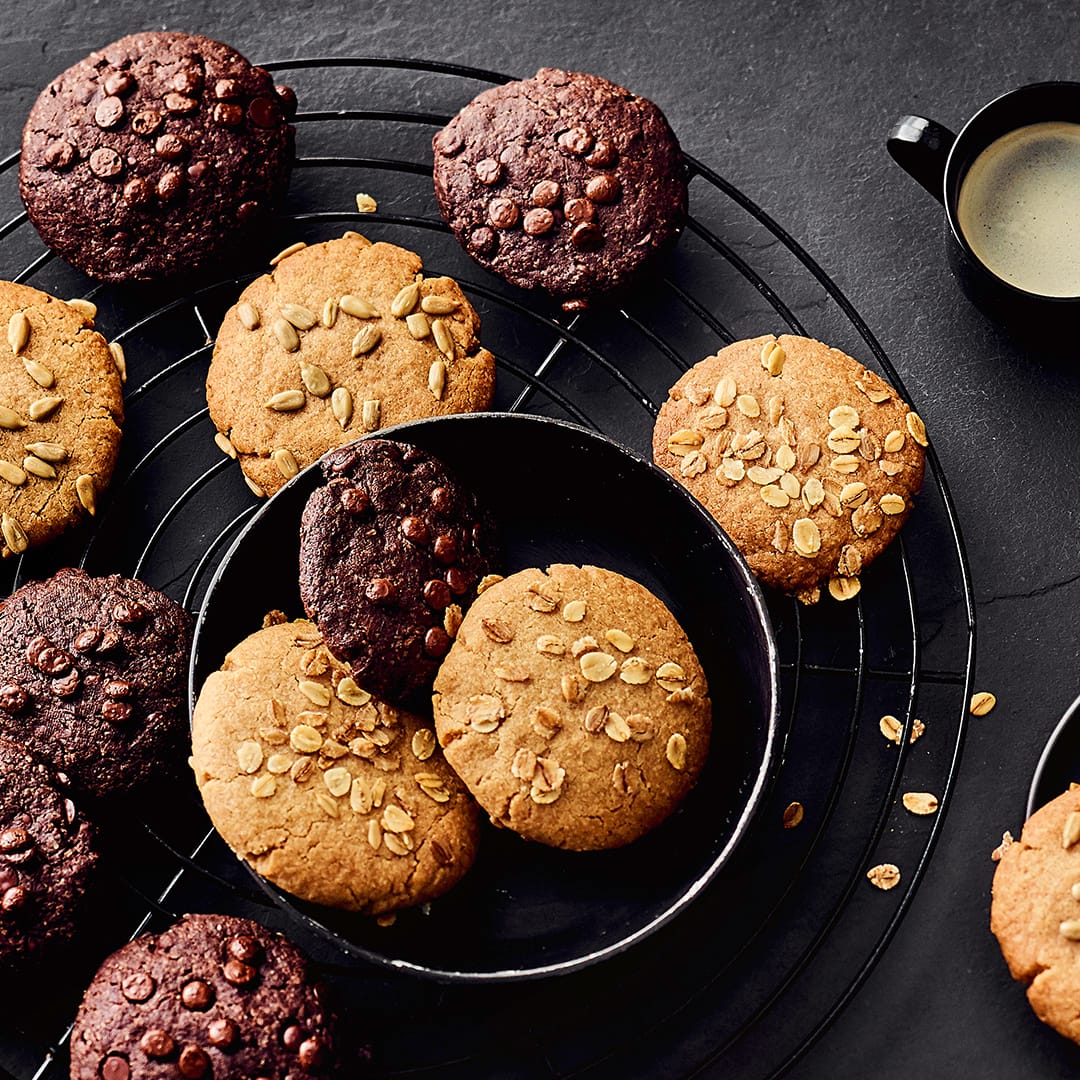 Nicht nur für die Weihnachtszeit: Probieren Sie unsere Vollkorn-Cookies mit Rohrzucker, Schokoladentropfen und Haferflocken! Echte Nervennahrung!