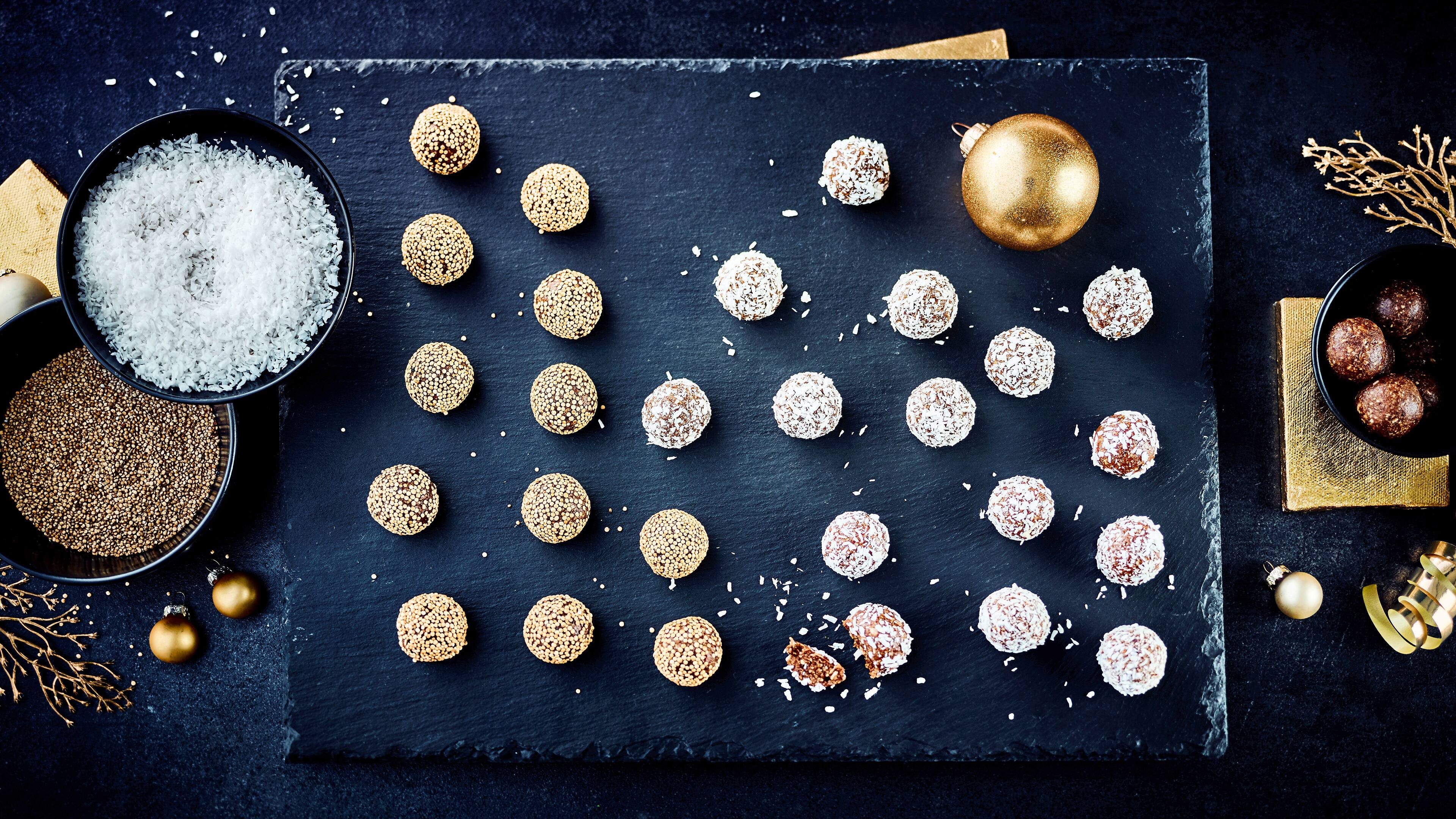 Die ausgewogene Alternative zu Printen, Zimtsternen und Co.: Feine Energy-Balls aus Trockenfrüchten und Nüssen! Der perfekte Weihnachts-Snack und ein super Mitbringsel.