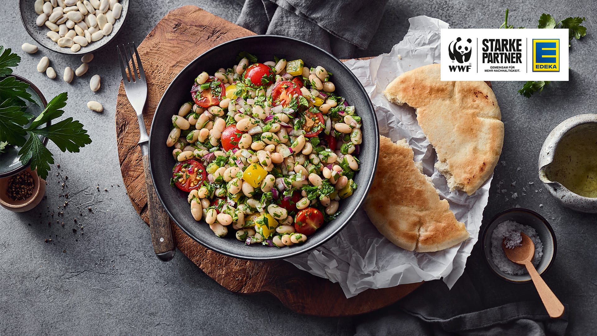 Weiße-Bohnen-Salat mit Pita Weiße-Bohnen-Salat mit Pita