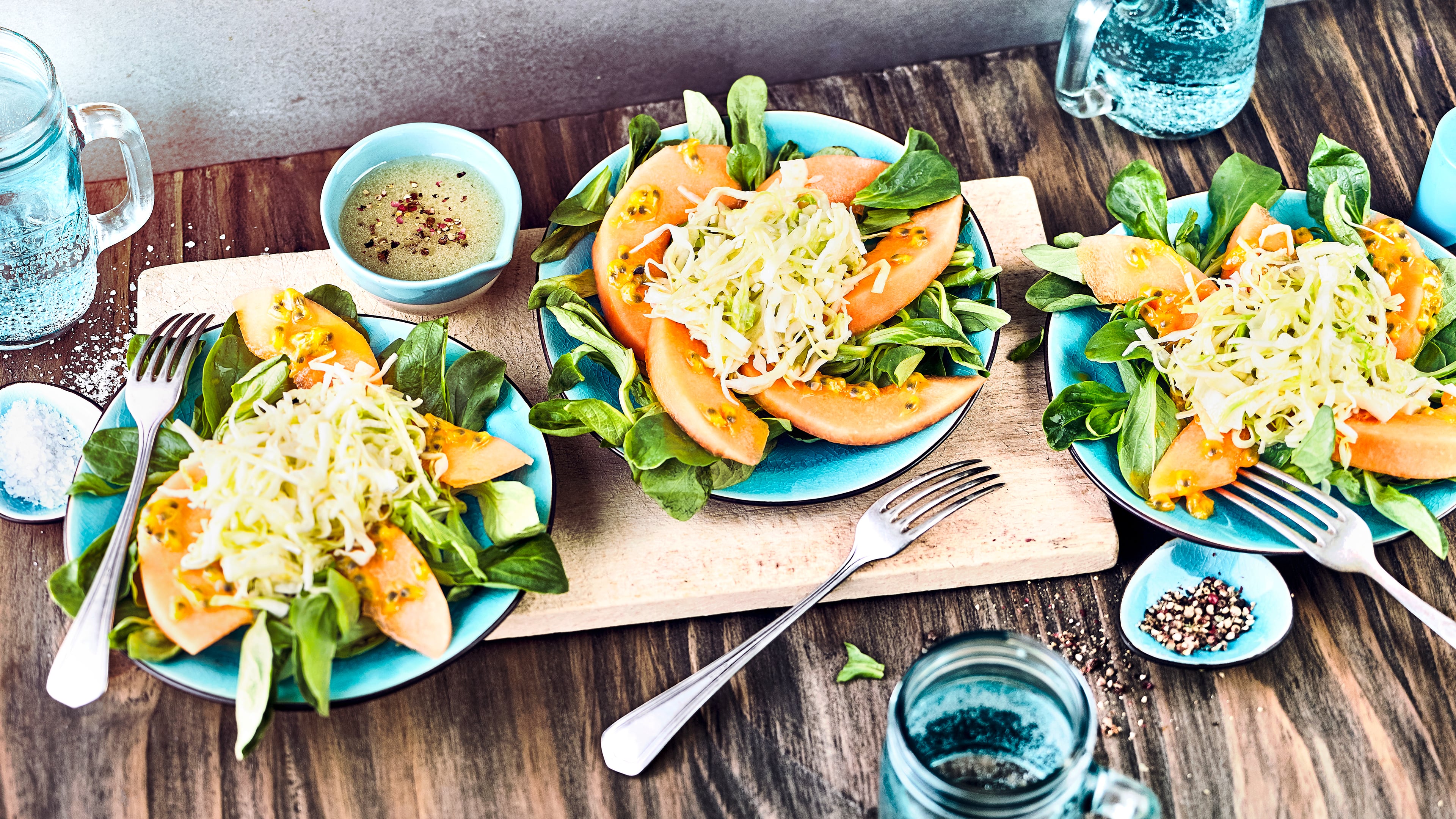 Weißkrautsalat auf Melone Weißkrautsalat auf Melone