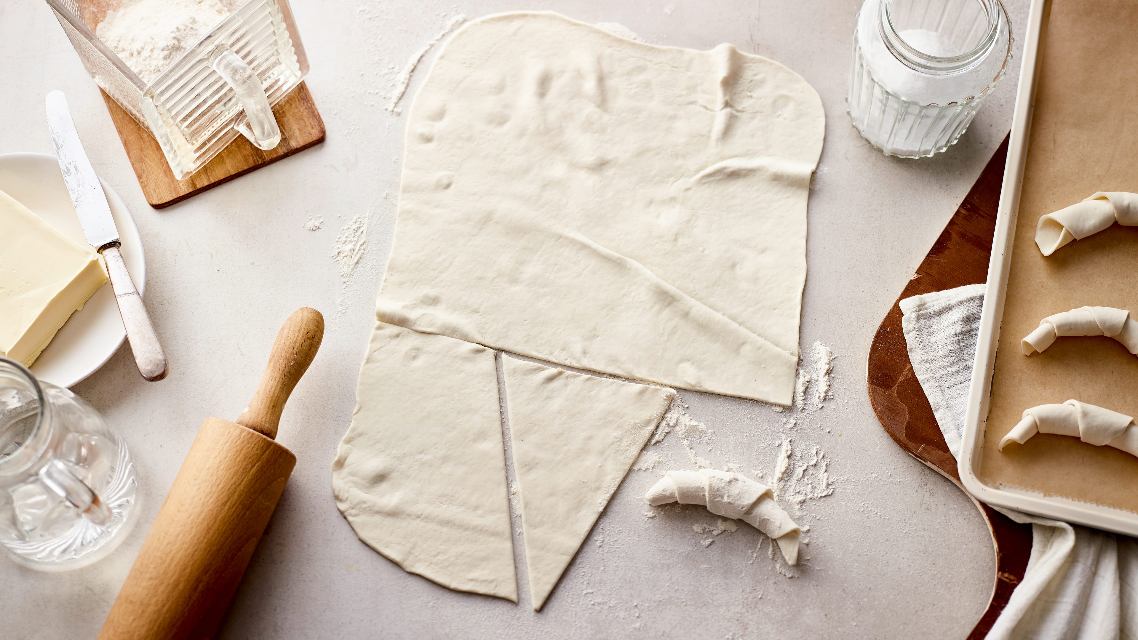 Blätterteig vegan Blätterteig vegan zubereiten: ob für süßes Gebäck oder herzhafte Gerichte. Mit unserem Rezept backen Sie knusprigen veganen Blätterteig einfach mal selbst