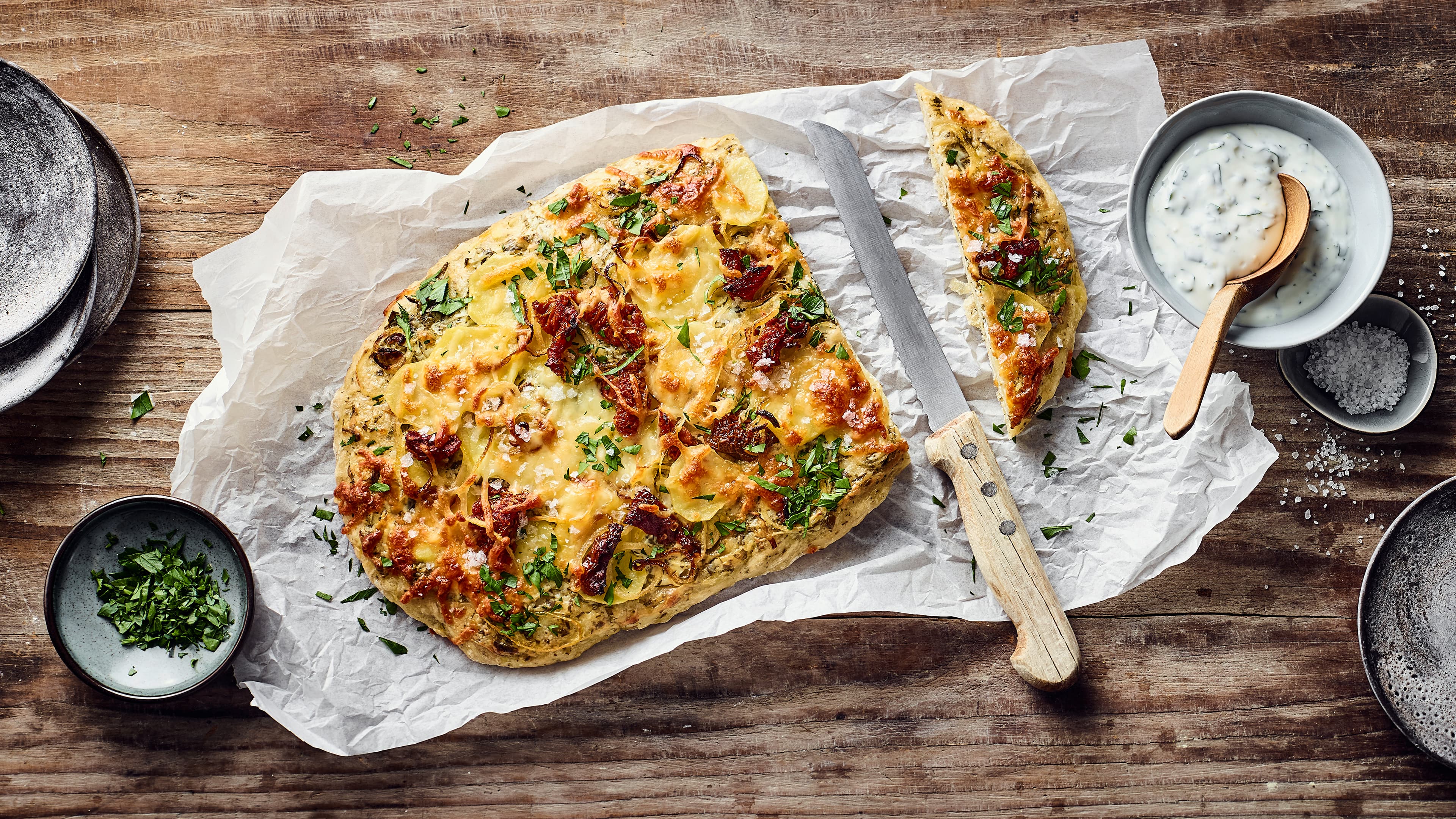 Kartoffel-Focaccia Genießen Sie traditionelles italienisches Gebäck: Backen Sie feine italienische Hefefladen mit unseren Focaccia-Rezepten einfach selbst!