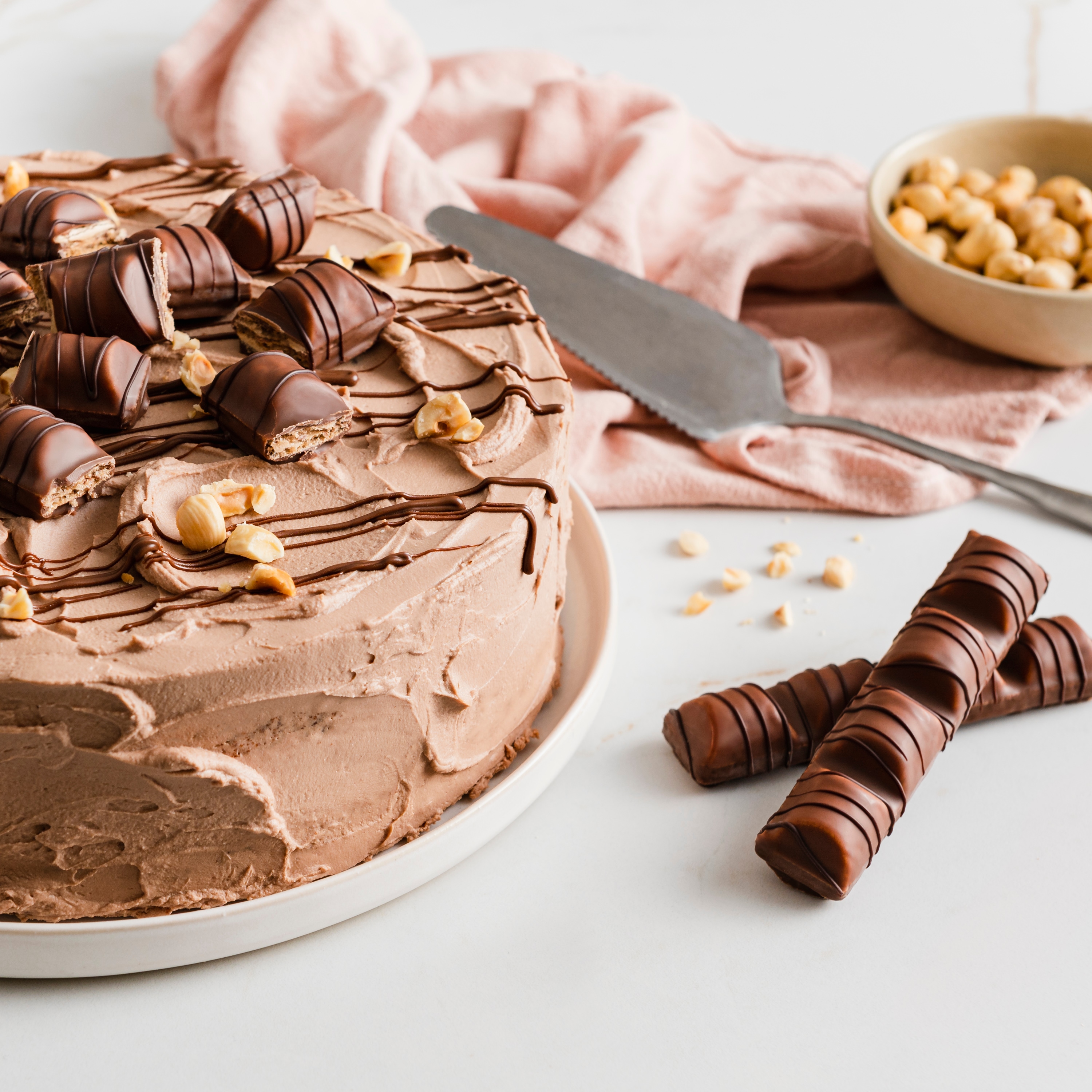 Schokoladige Torte mit kinder Bueno Riegeln