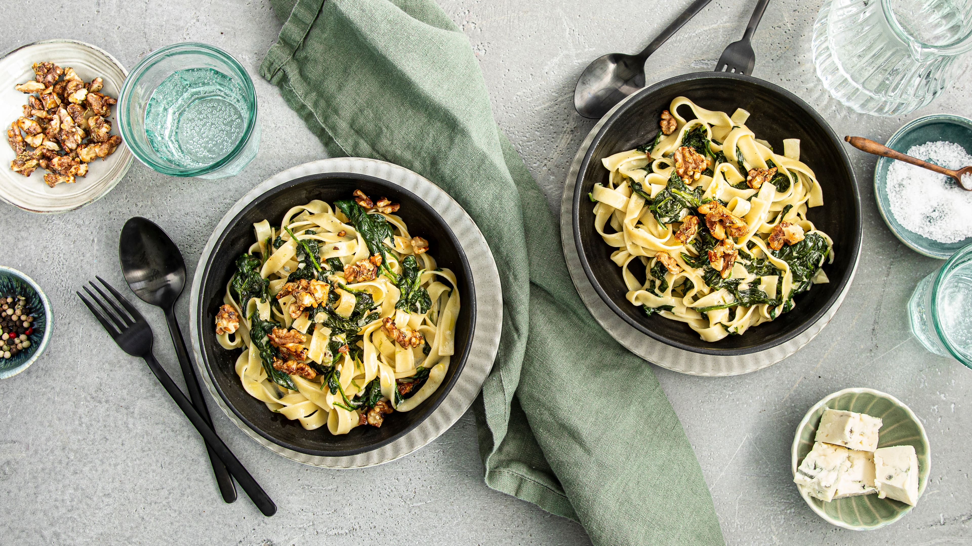 Spinat-Pasta Weißwein, Sahne und cremiger Gorgonzola verfeinern dieses Gericht. Probieren Sie unser Rezept für eine leckere Spinat-Pasta.