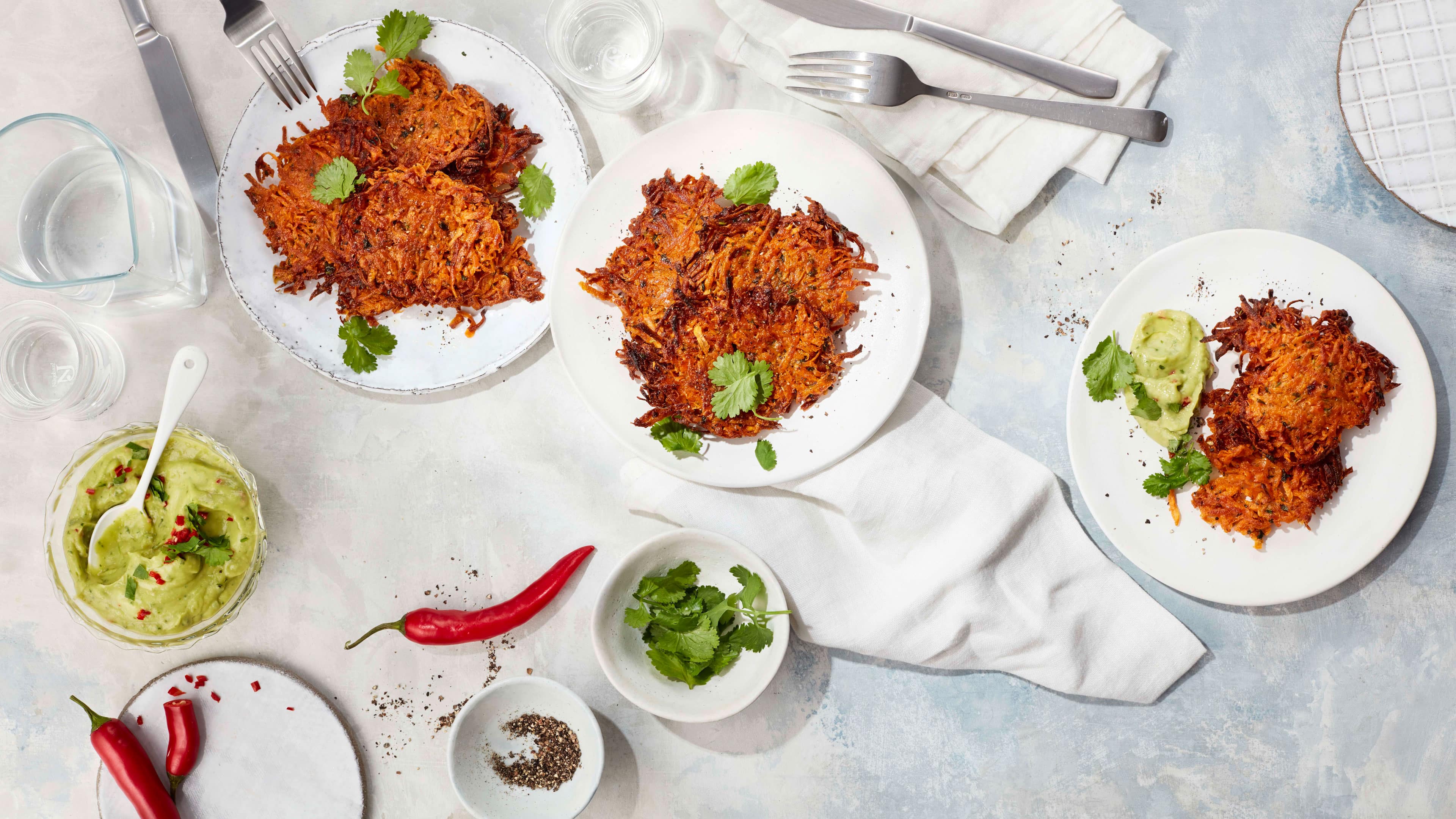 Süßkartoffelpuffer mit Avocado-Dip Süßkartoffelpuffer mit Avocado-Dip