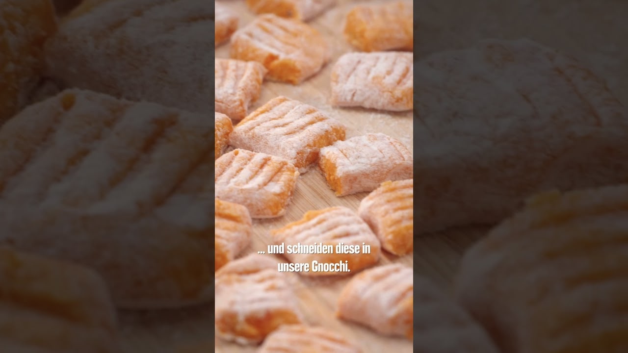 YouTube Platzhalterbild für ein Video mit dem Titel 'Süßkartoffel-Gnocci mit Pilzsoße'.