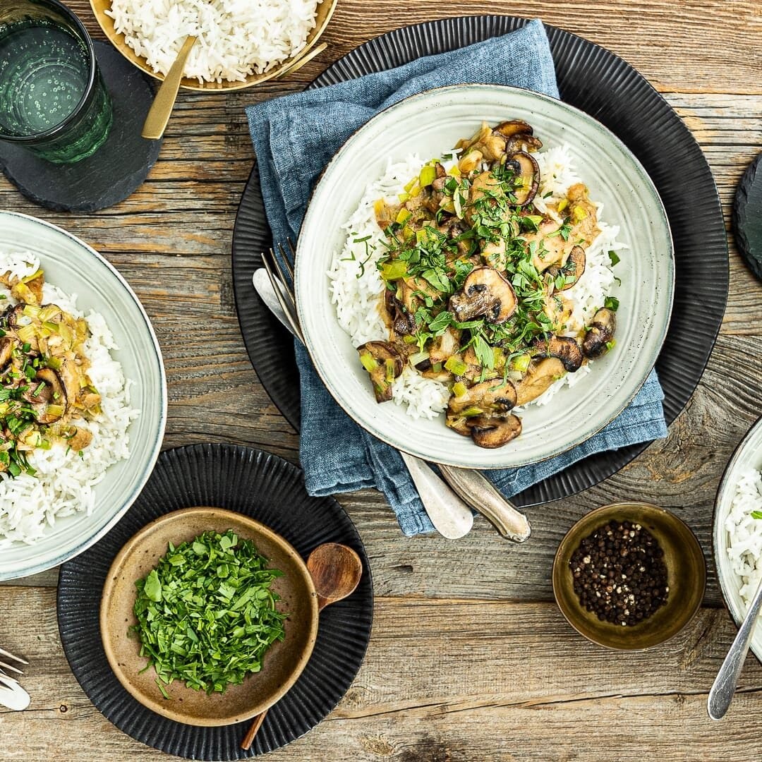 Veganes Geschnetzeltes aus Like Chicken und veganer Sahne