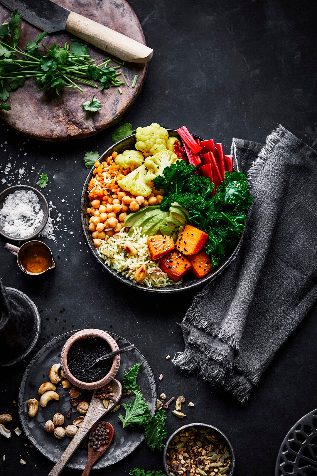 In der Ayurveda Ernährung werden Lebensmittel in drei Klassen unterteilt.