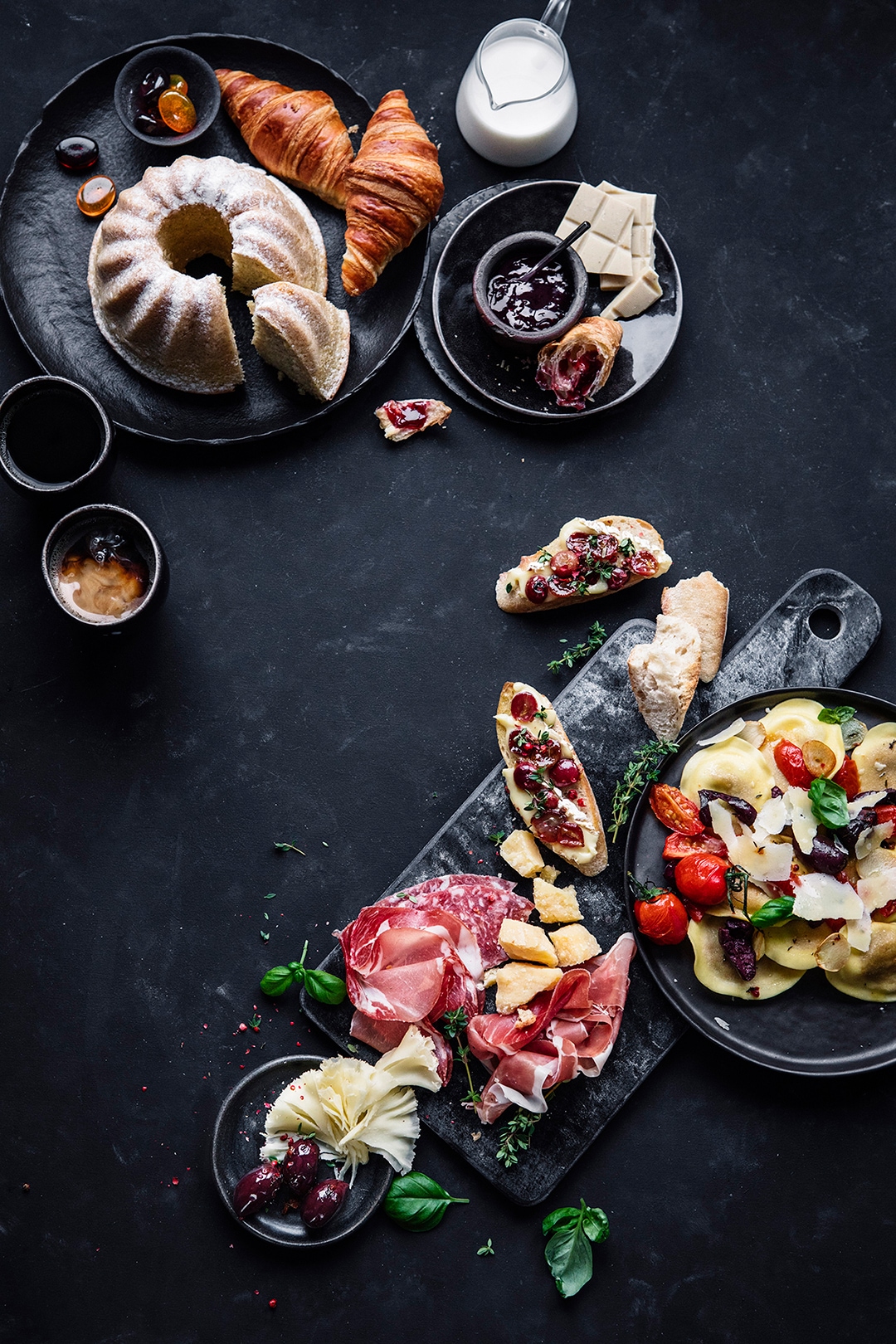 Saure Lebensmittel wie Fleisch, Gebäck und Fastfood sollten in der basischen Ernährung vermieden werden.