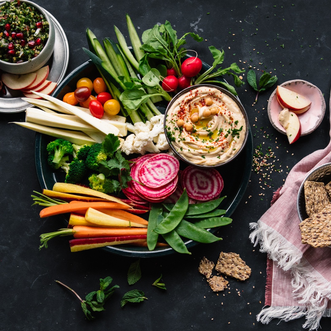 Viel frisches Obst und Gemüse sind in der basischen Ernährung von Bedeutung.