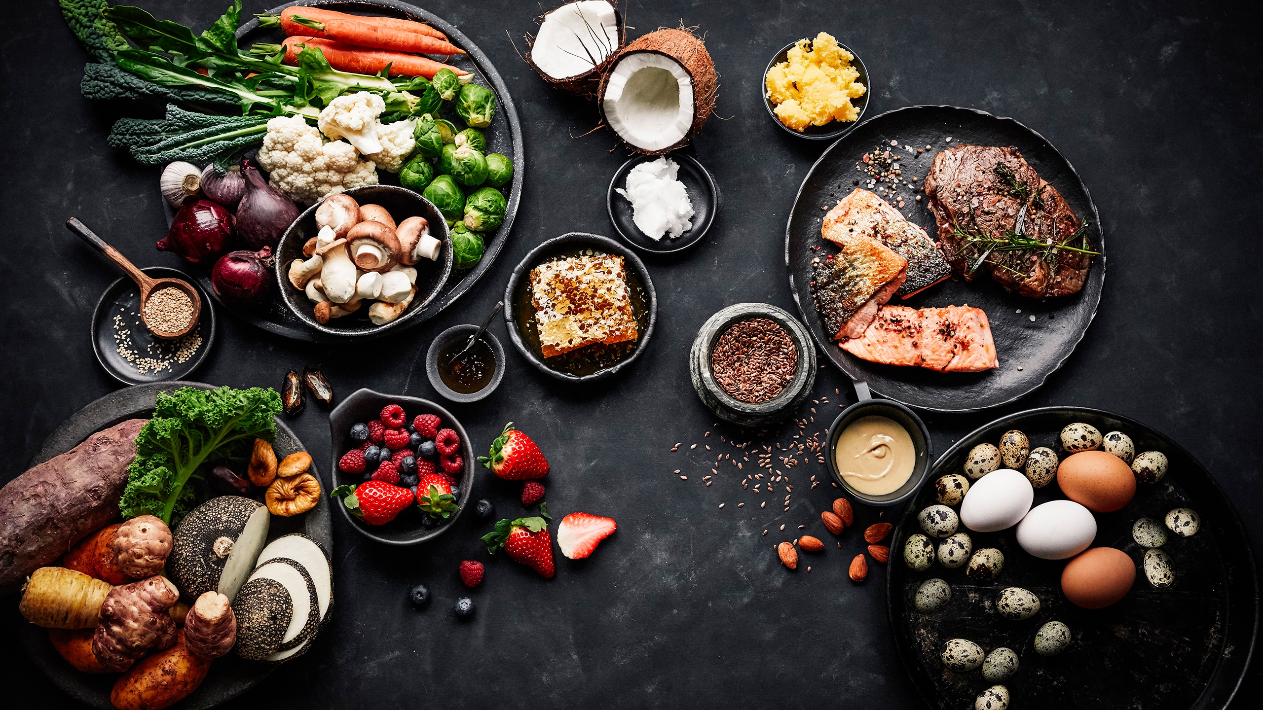 Proteine und Gemüse für Paleo