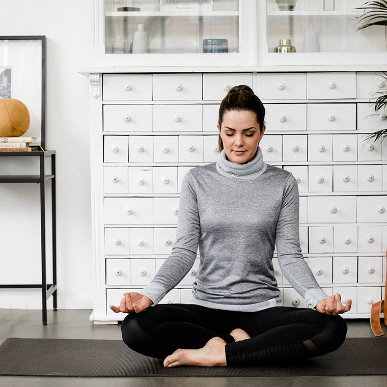 Yoga kann als Sport und auch als Hobby praktiziert werden. 
