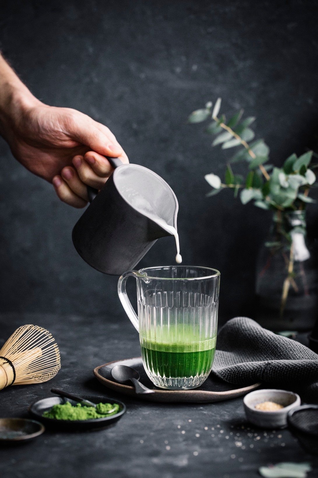 Ein Matcha Latte ist eine gesunde Alternative zum morgendlichen Kaffee.