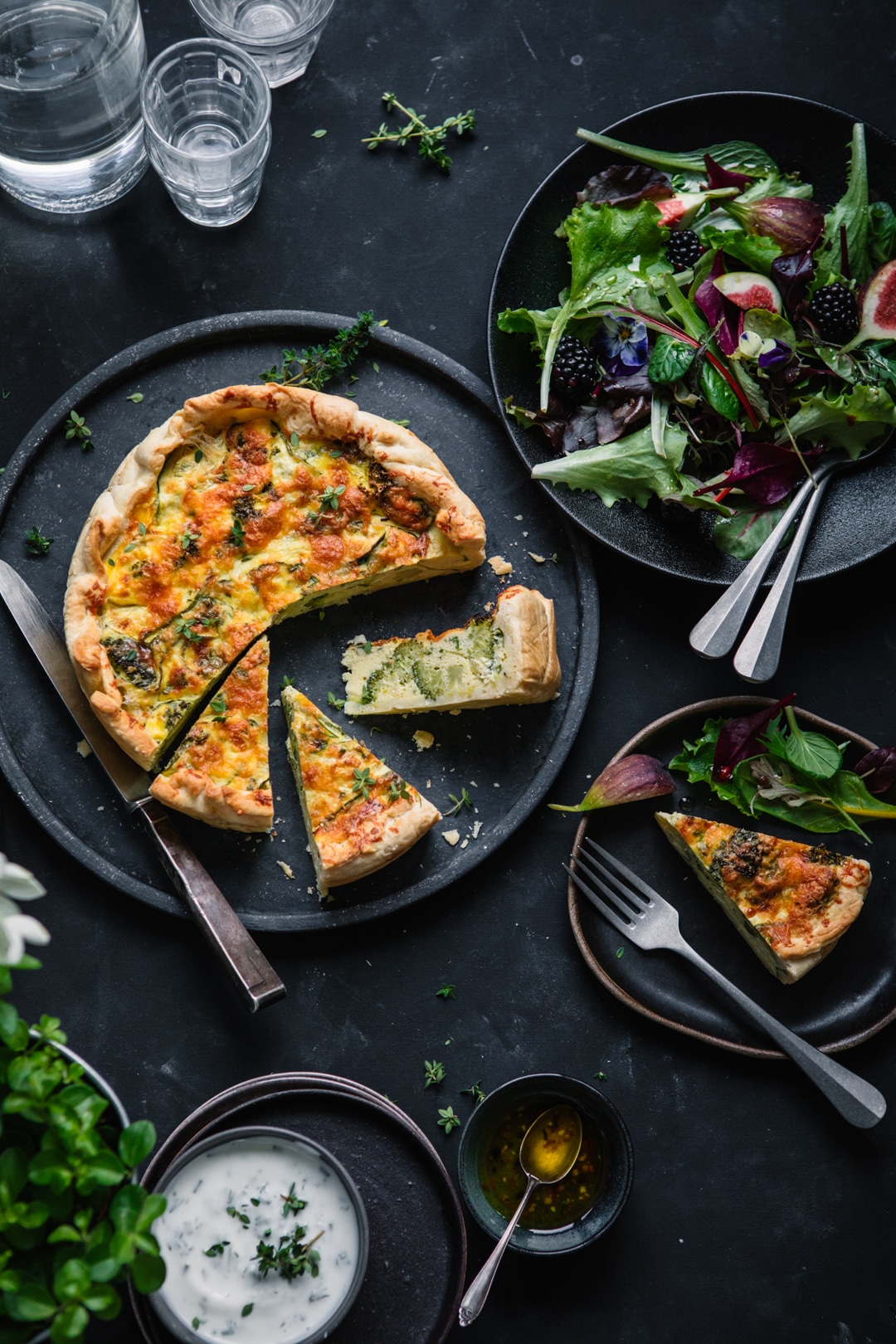 Eine Gemüsequiche wird ohne Fleisch zum leckeren vegetarischen Hauptgang.