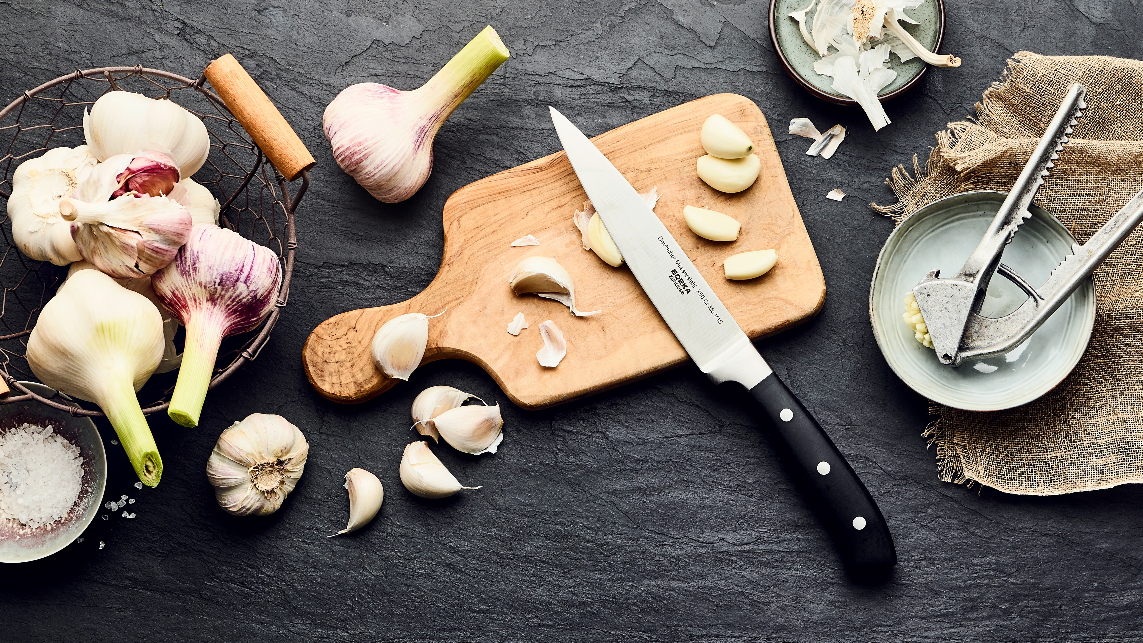 Knoblauch schälen
