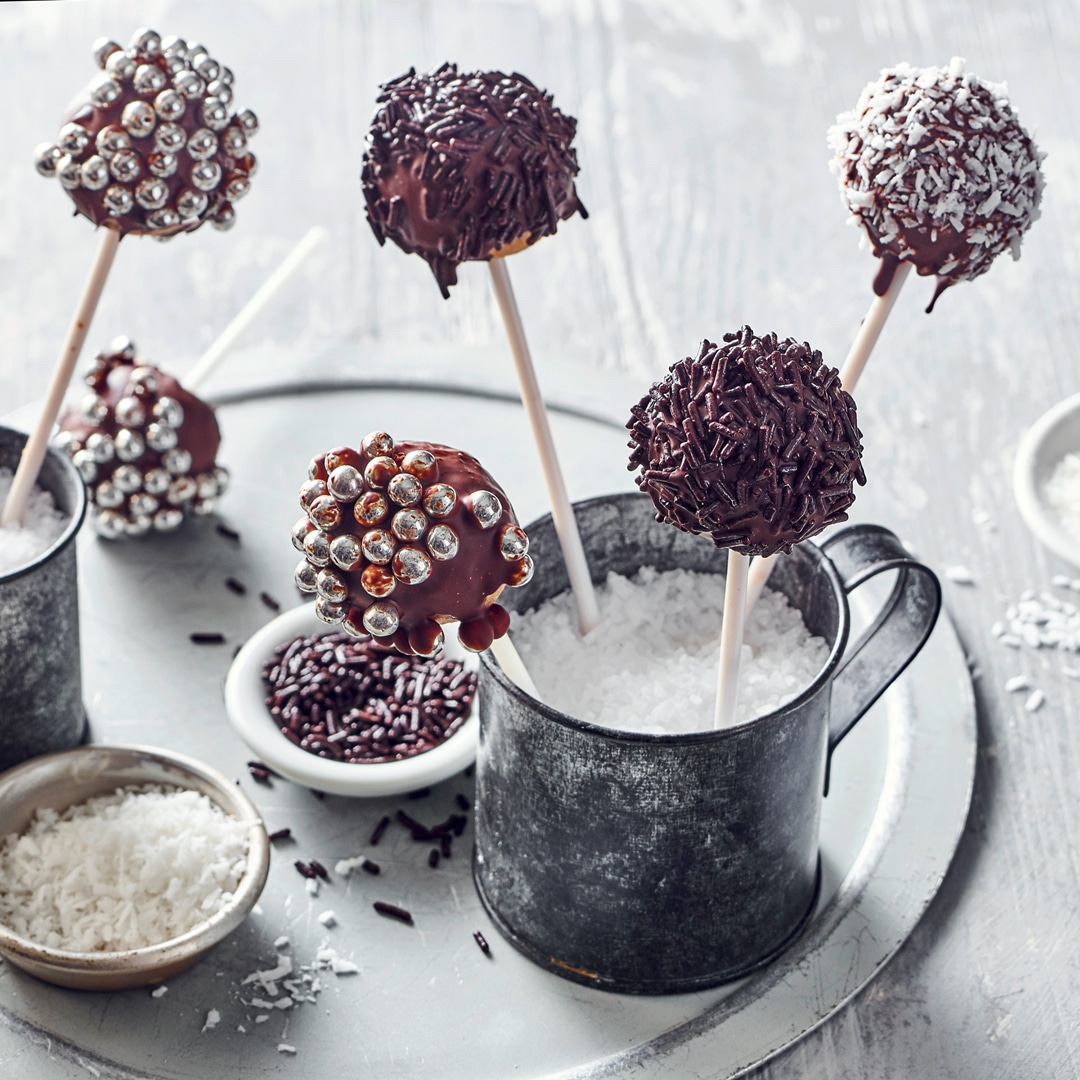 Cake-Pops mit verschiedenen Deko-Ideen