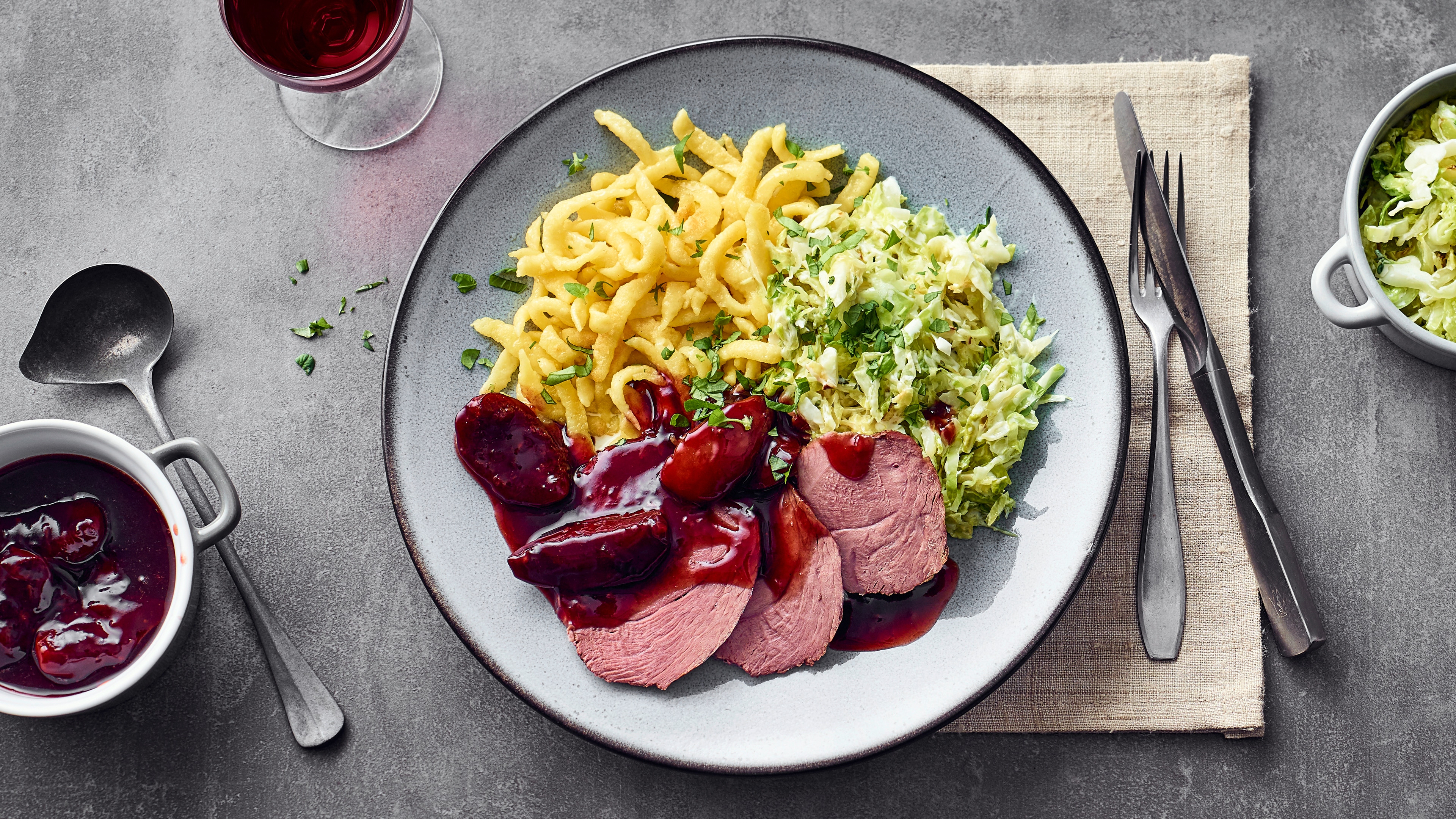 Hirschbraten mit Wirsing und Spätzle