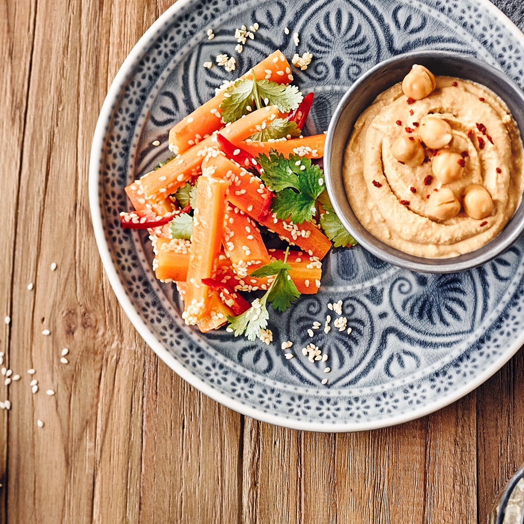 Hummus mit Karottensticks