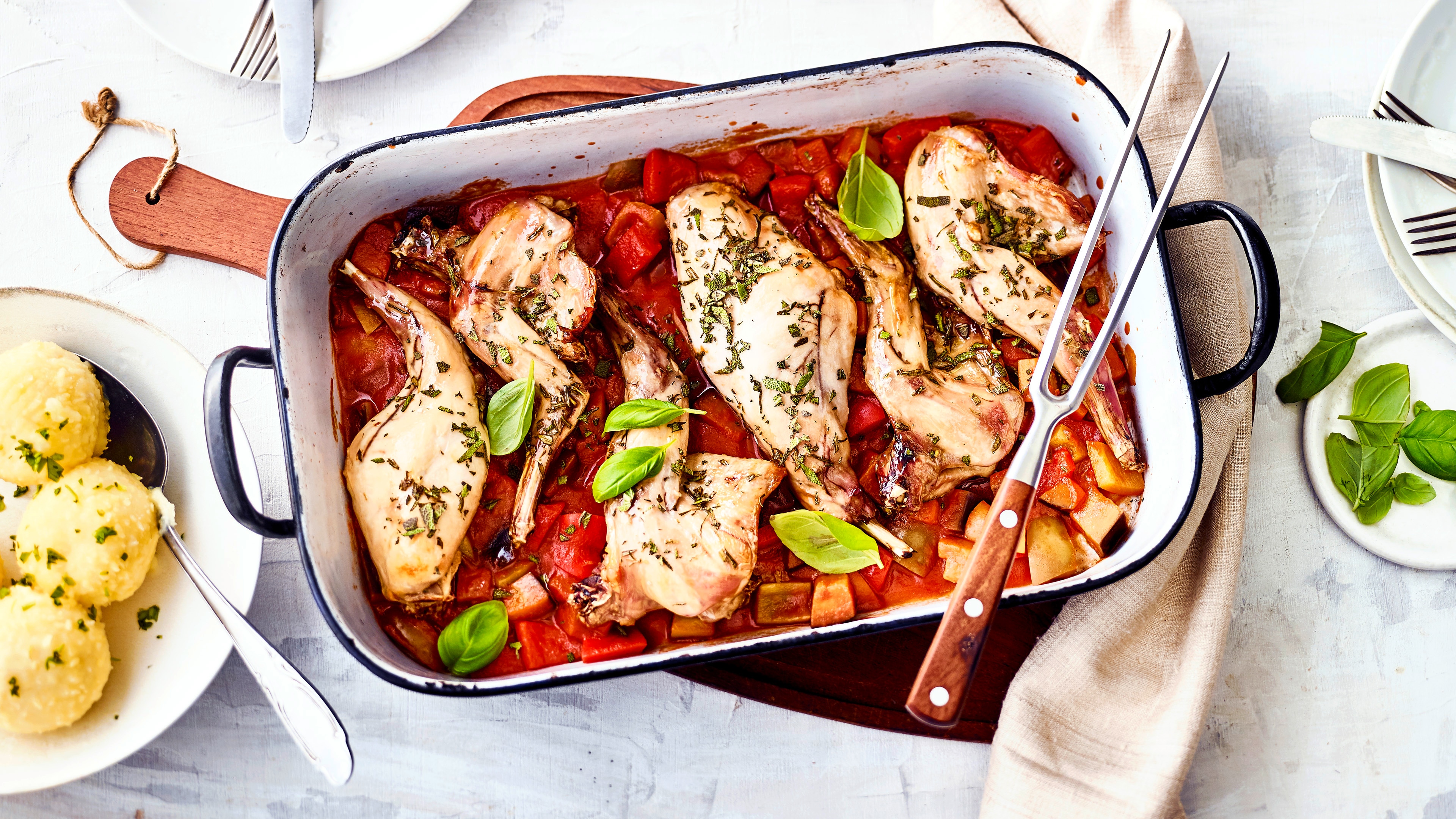 Kaninchenkeulen mit Gemüse