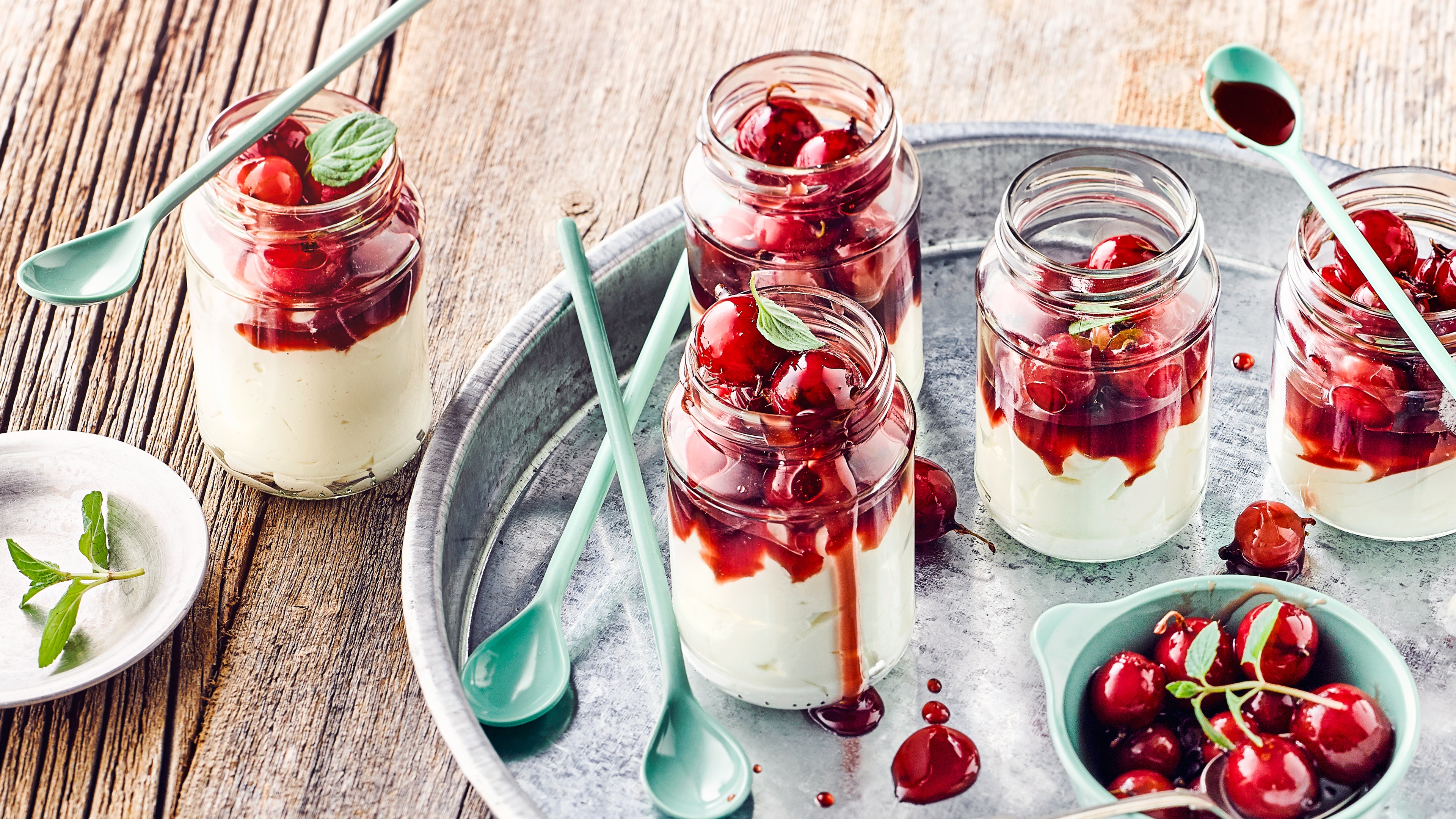 Quarkcreme mit Stachelbeeren